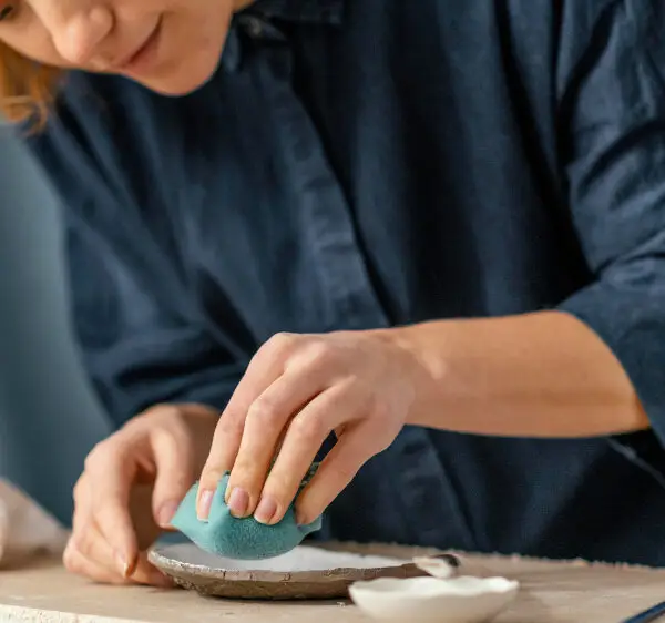 Jak skutecznie kleić ceramikę i kamień? Poradnik praktyczny